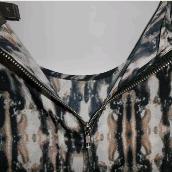 Charlie Jade 2X Black & White Short Sleeve Top - Picture 3 of 5